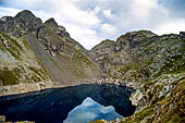 Val Gerola (Valtellina) - Il lago Inferno, da sinistra il Pizzo di Trona, la bocchetta d'Inferno e il Pizzo dei Tre Signori. 